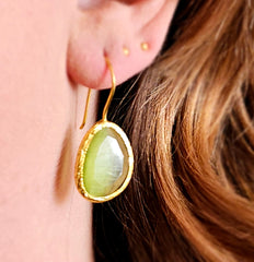 Glowdrop earring, Olive Medium