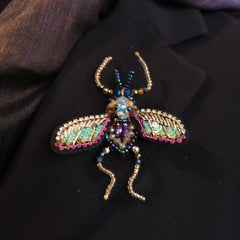 Brooch Buzzel