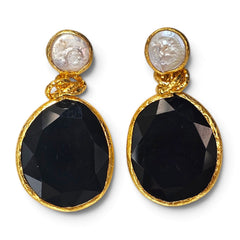 Earring: Twin Glow  Pearl & Black