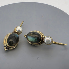 Earring: Antoinette